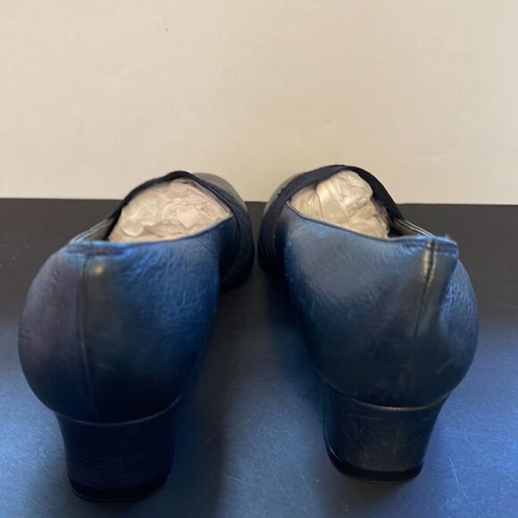 Women’s Ross Hommerson Leather Pumps - Picture 2 of 8